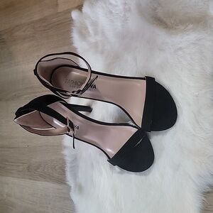 Simple black heel